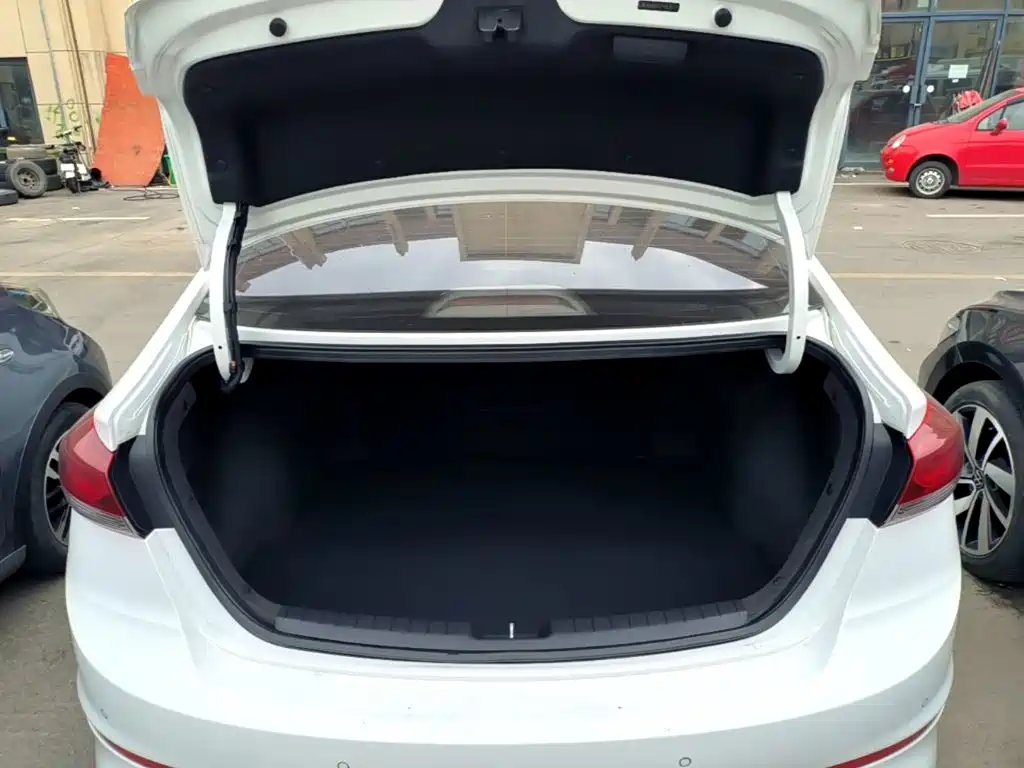 Hyundai Elantra — миниатюра 19