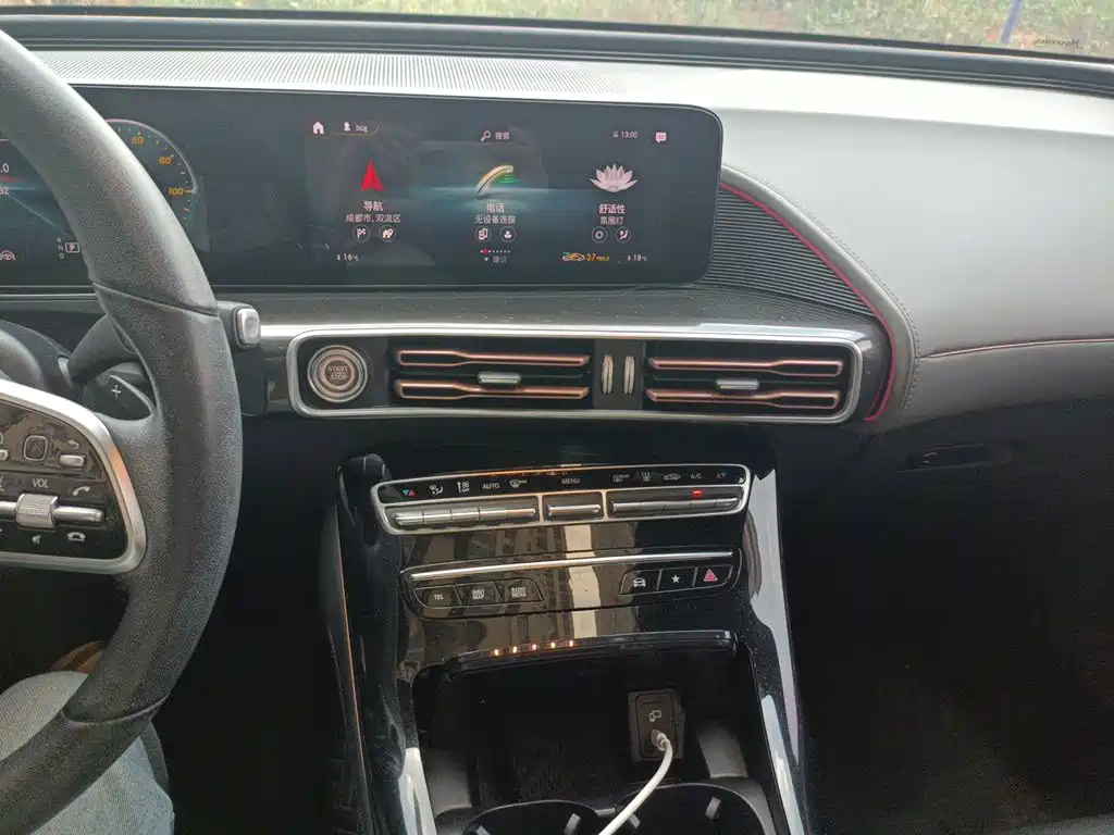 Mercedes-Benz EQC — миниатюра 14