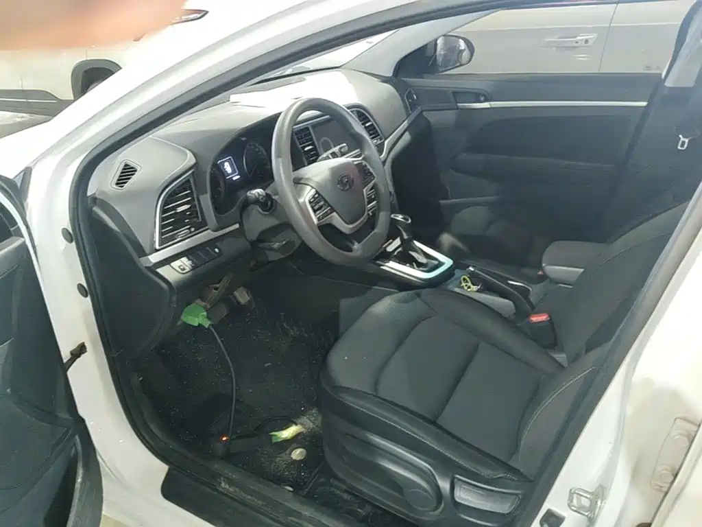 Hyundai Elantra — миниатюра 16