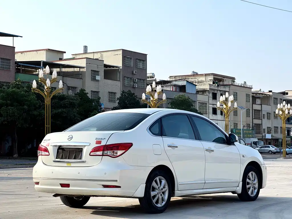 Nissan Sylphy 2016 1.6XE AT Lead