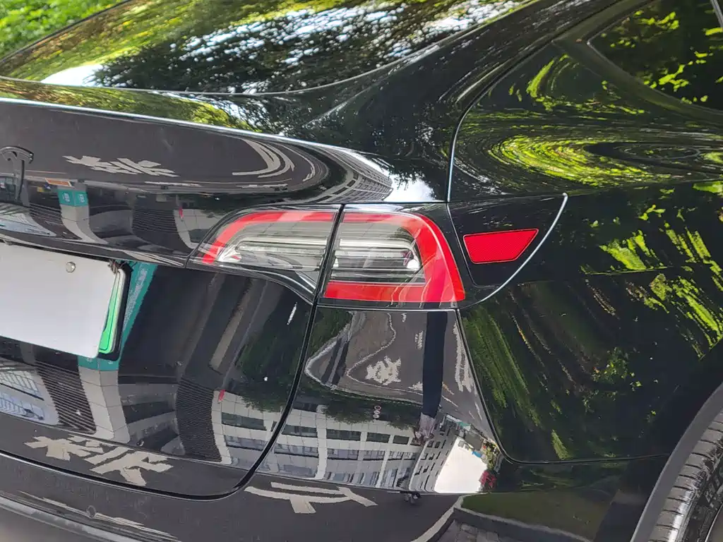 Tesla Model Y — миниатюра 17