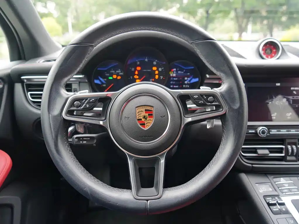Porsche Macan — миниатюра 12