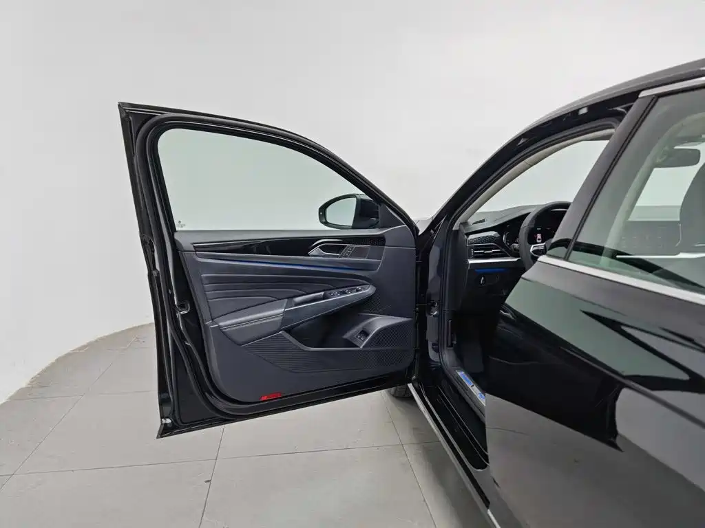 Volkswagen Passat PHEV — миниатюра 8