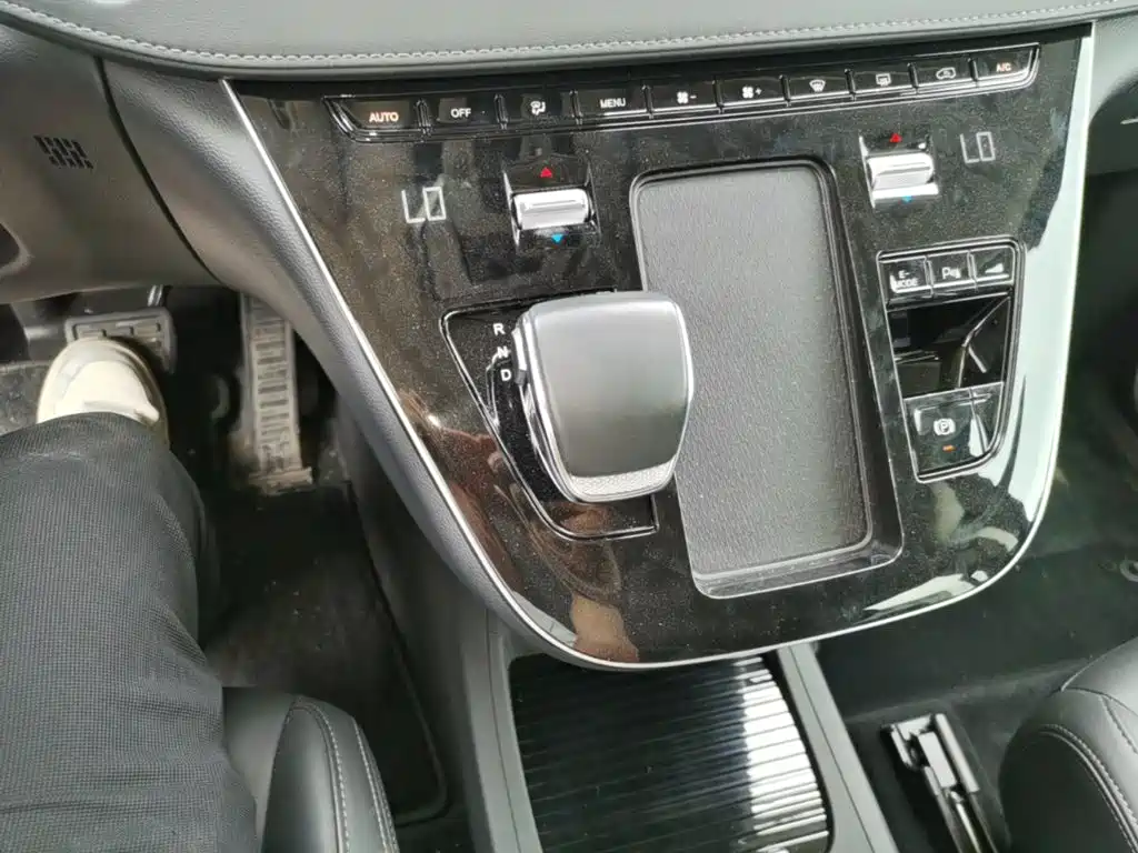 Hongqi Hongqi HQ9 PHEV — миниатюра 14