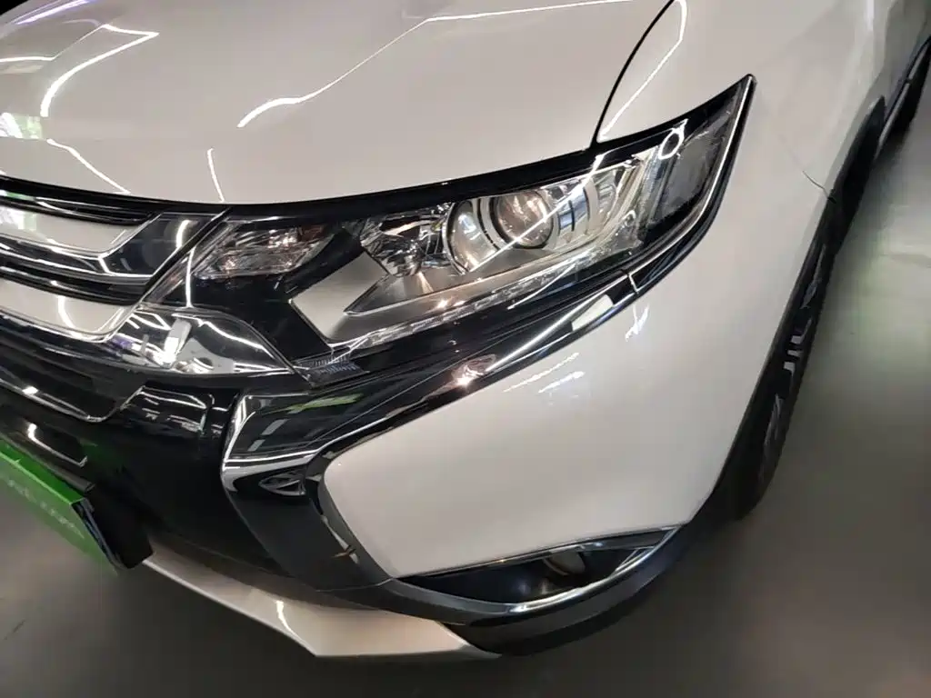 Mitsubishi Outlander — миниатюра 24
