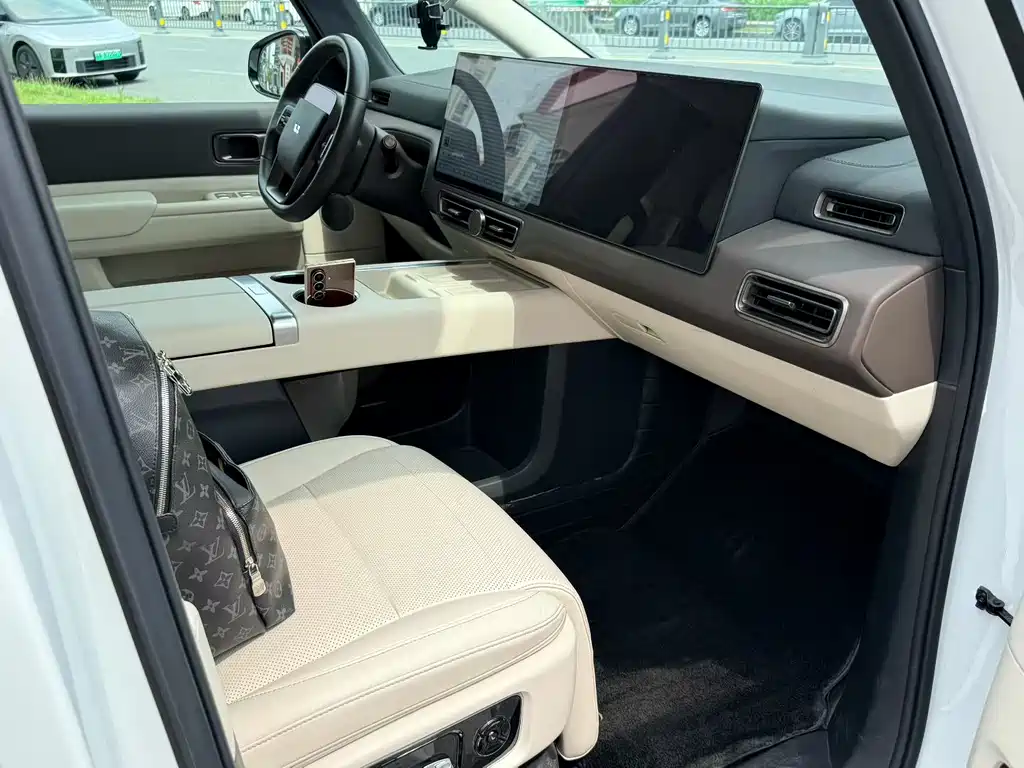 Li Auto MEGA 2024 Ultra