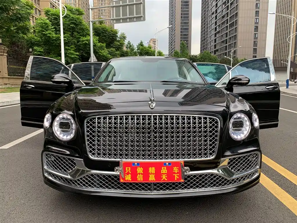 Bentley Flying Spur 2010 6.0T мест