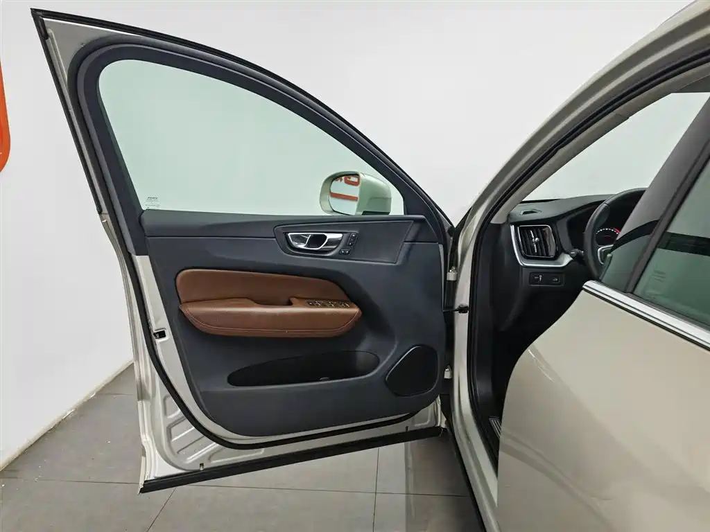 Volvo XC60 2019 T5 V