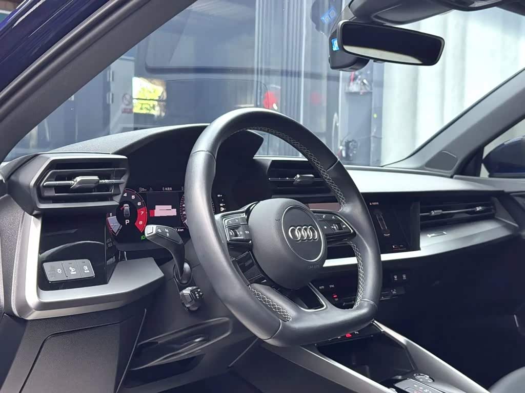 Audi A3 1.4 л 2023 г. Голубой, пробег 30000 км