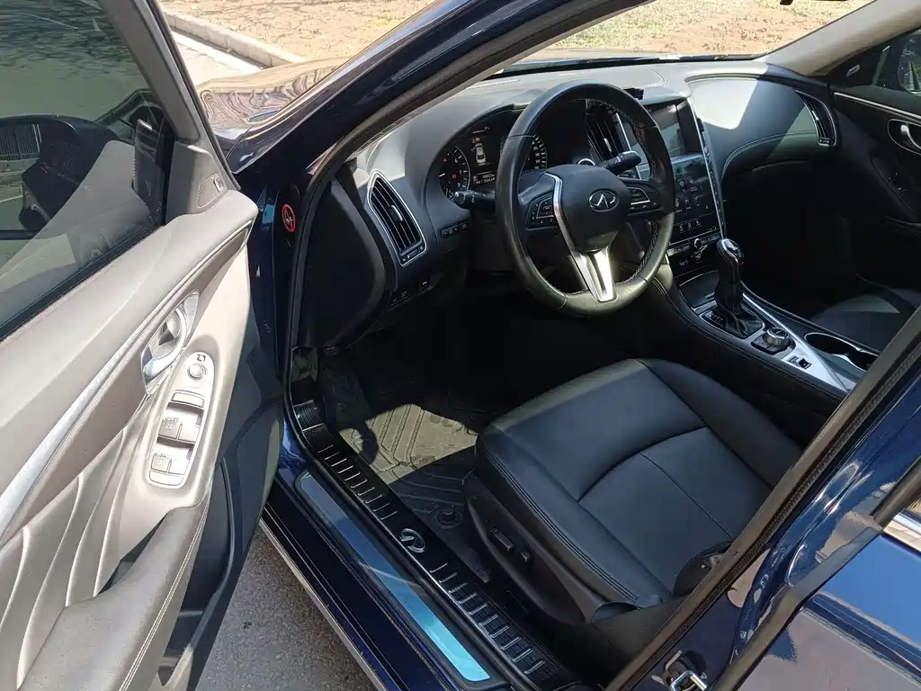 INFINITI Q50L