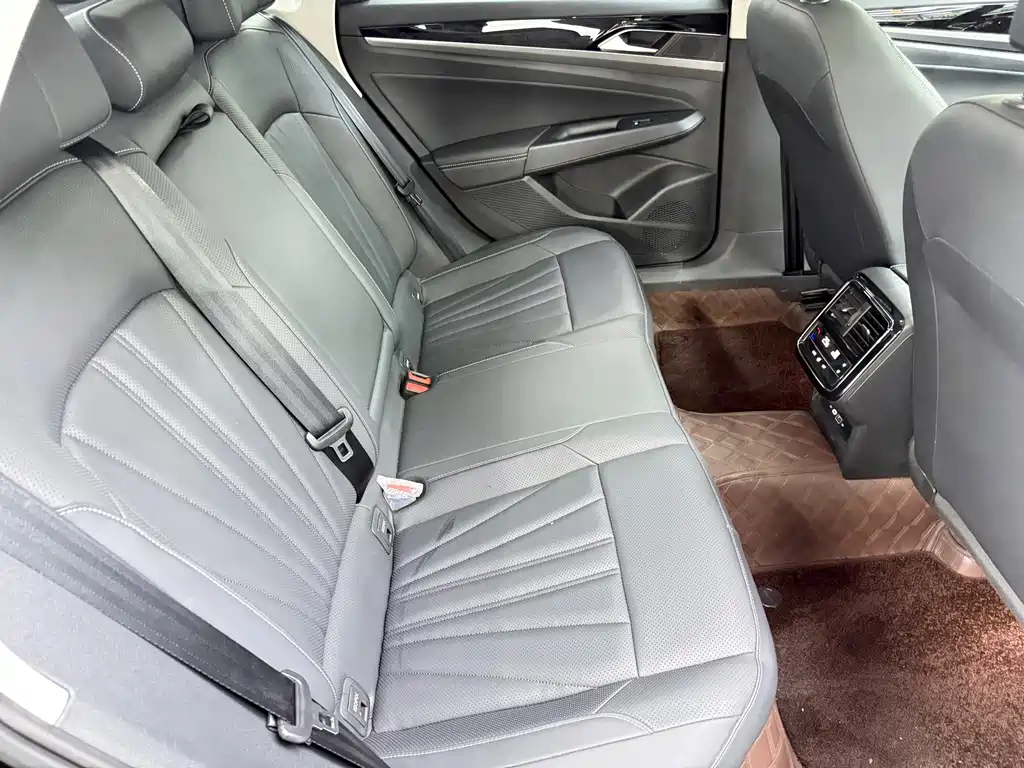 Volkswagen Passat — миниатюра 8