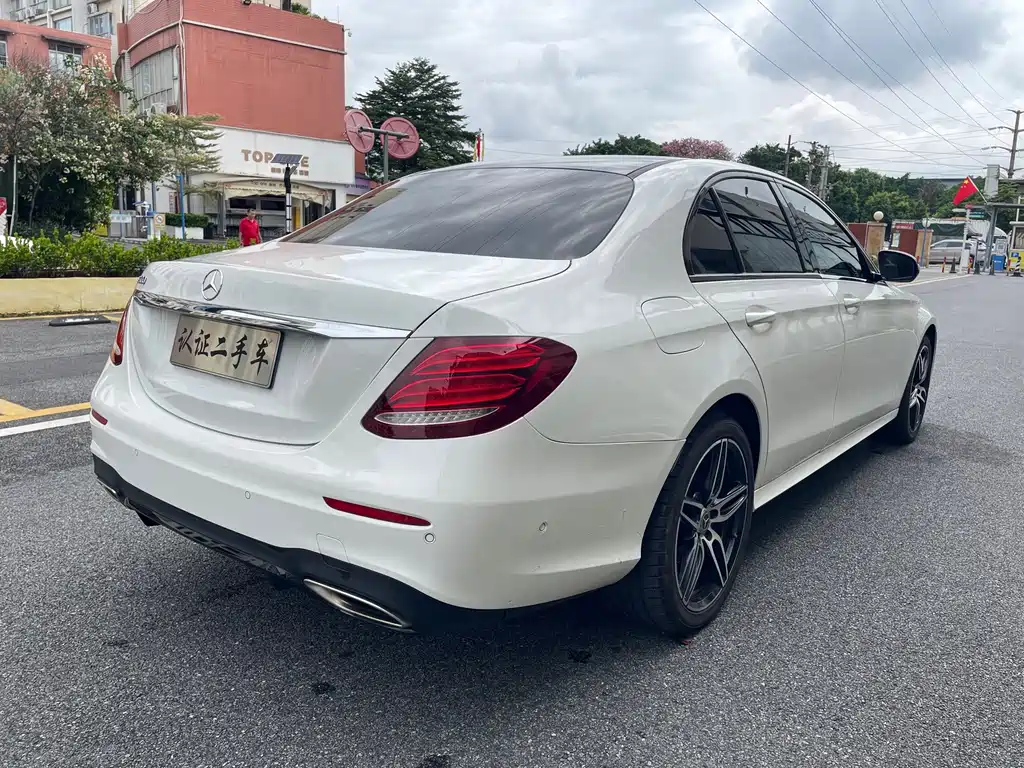 Mercedes-Benz E-Class — миниатюра 16