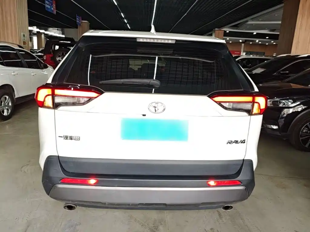Toyota RAV4 — миниатюра 6