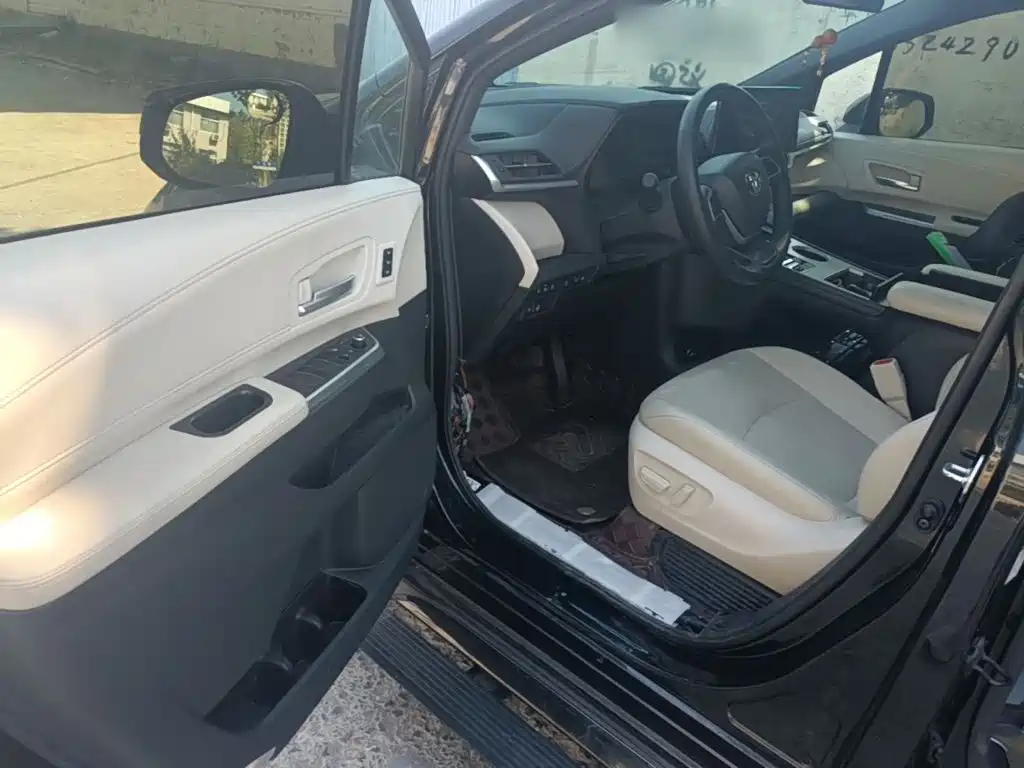 Toyota Granvia — миниатюра 16