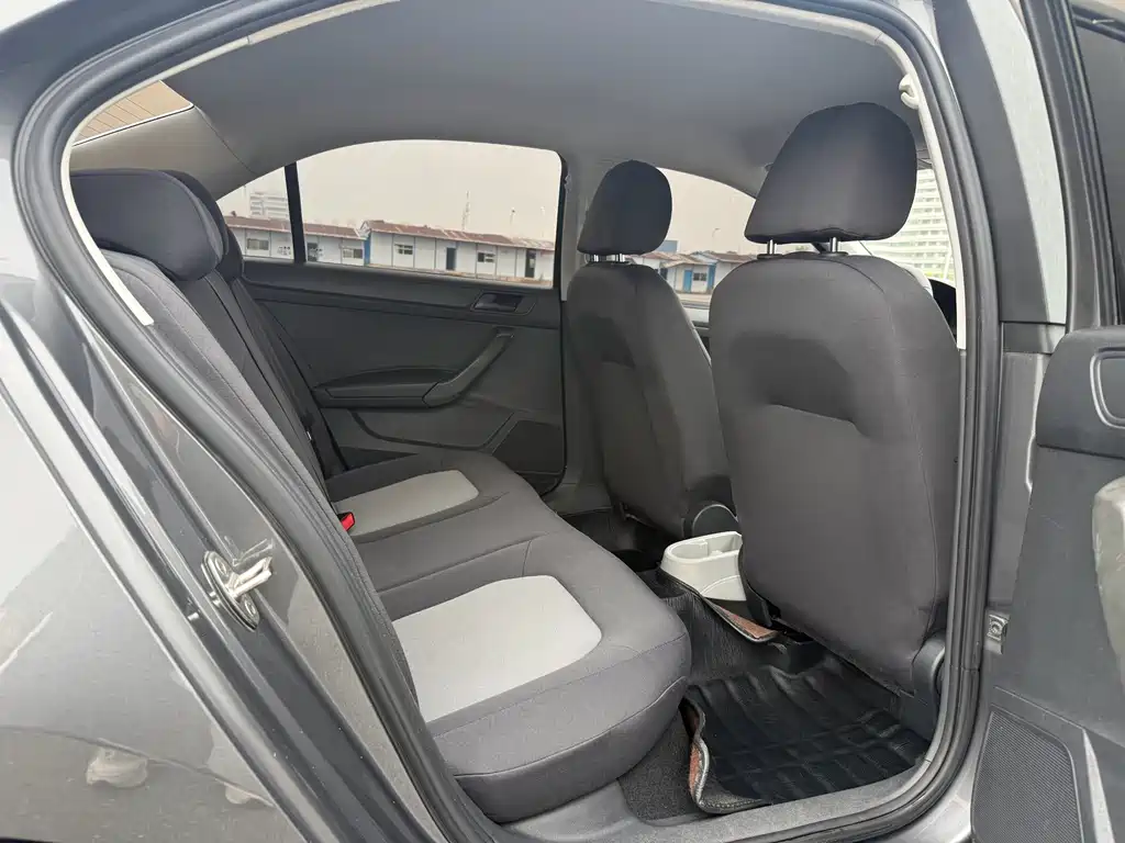 Skoda Rapid — миниатюра 12