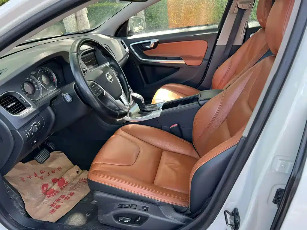 Volvo S60 (Import) — миниатюра 7