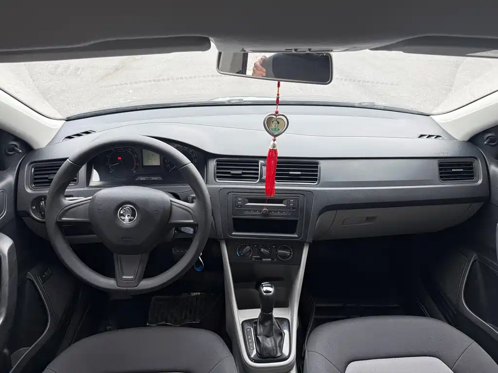 Skoda Rapid — миниатюра 8