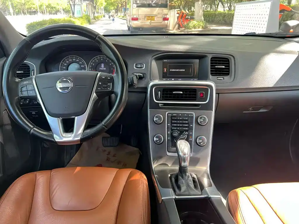 Volvo S60 (Import) — миниатюра 8