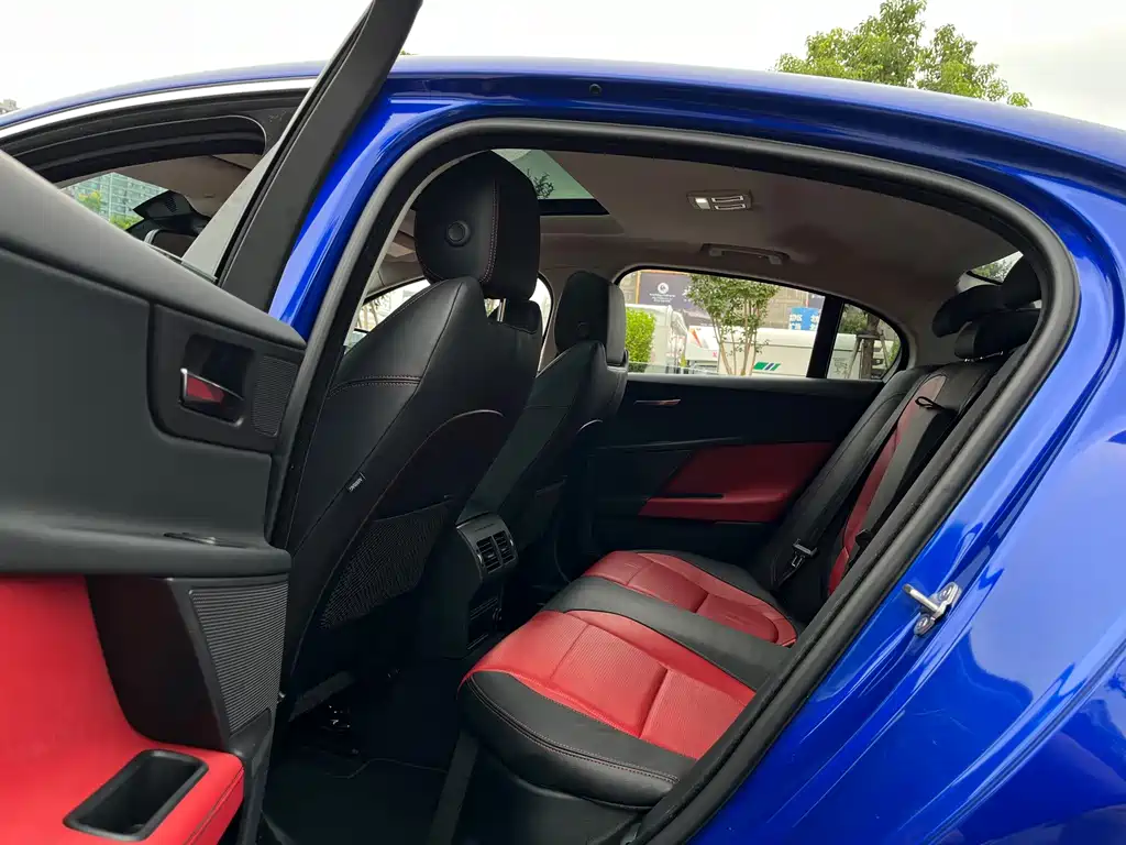 Jaguar XE — миниатюра 13
