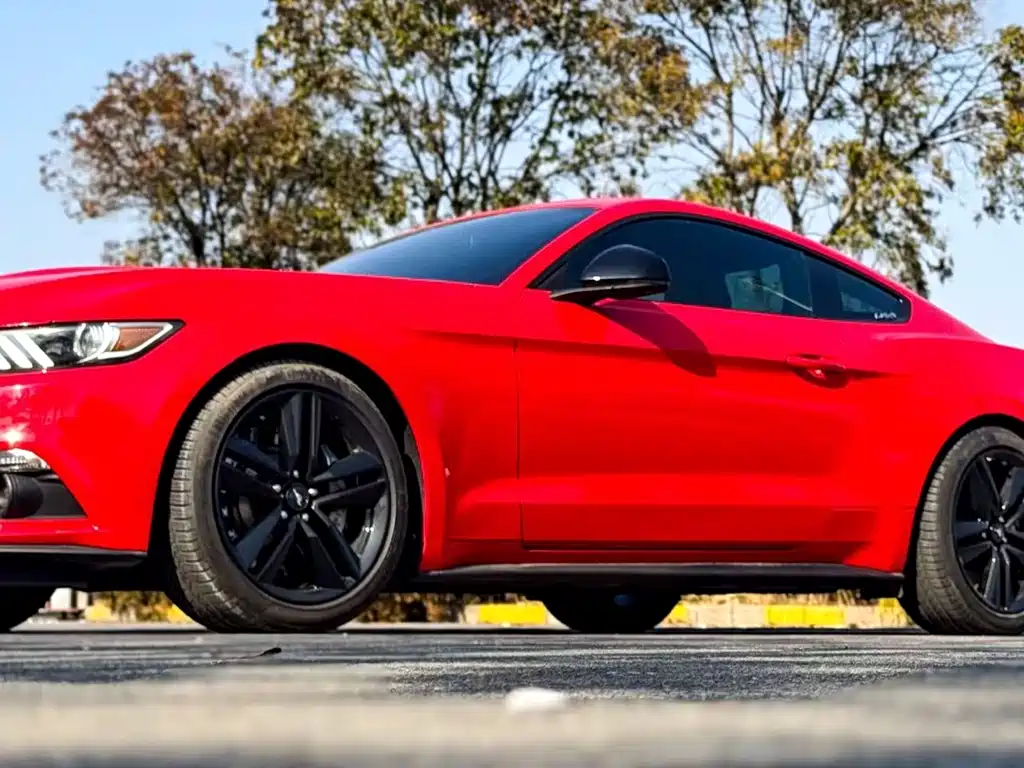 FORD MUSTANG