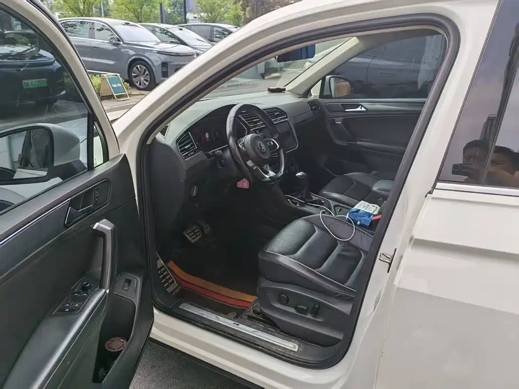 Volkswagen Tiguan L L 2019 330TSI AT R-Line Flagship VI
