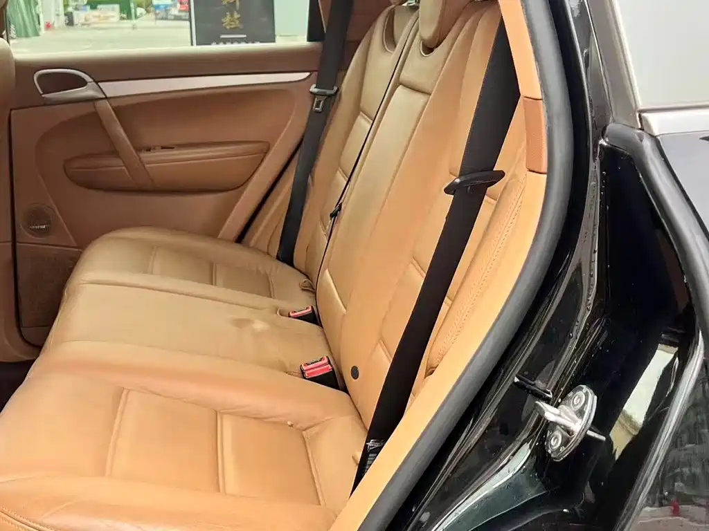 Porsche Cayenne — миниатюра 13
