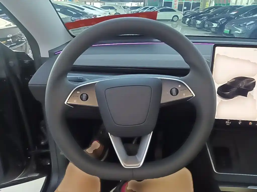 Tesla Model Y — миниатюра 11