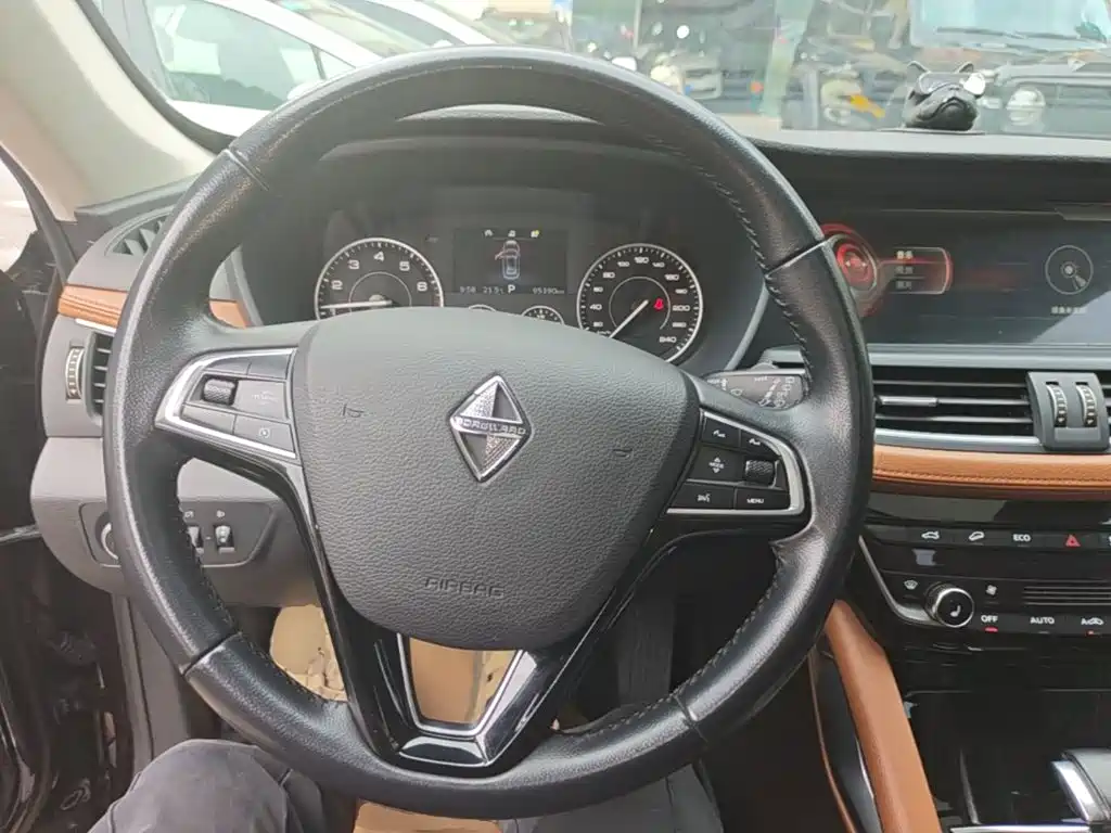 Borgward BX7 — миниатюра 11