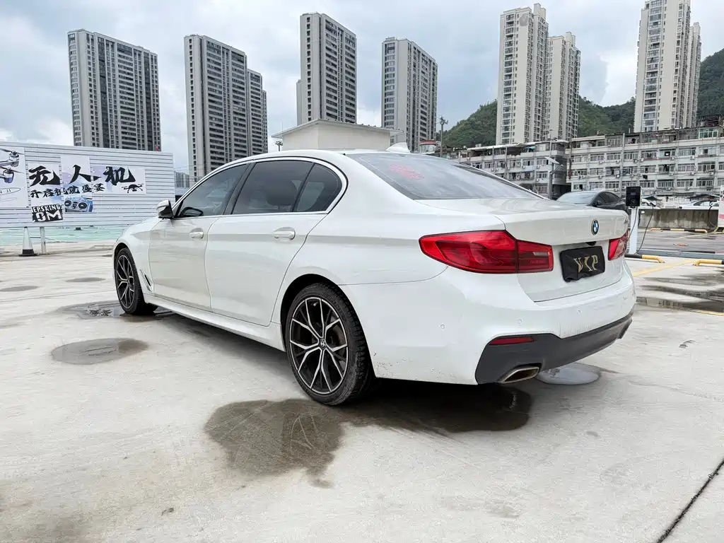 BMW 5 Series — миниатюра 9