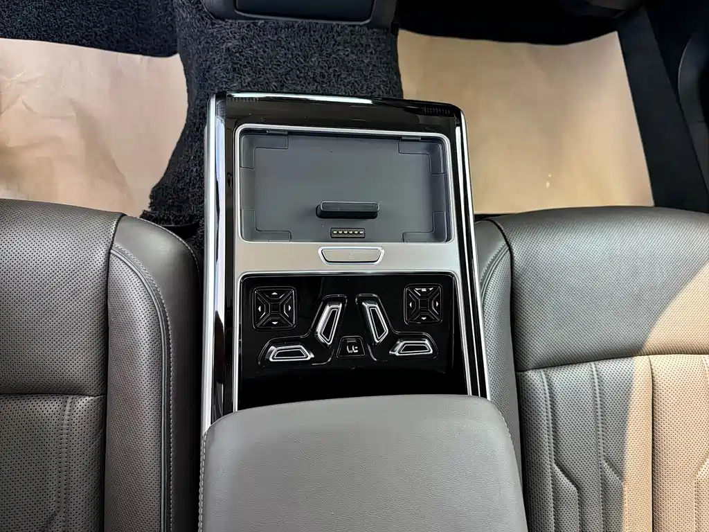 Audi A8 — миниатюра 16