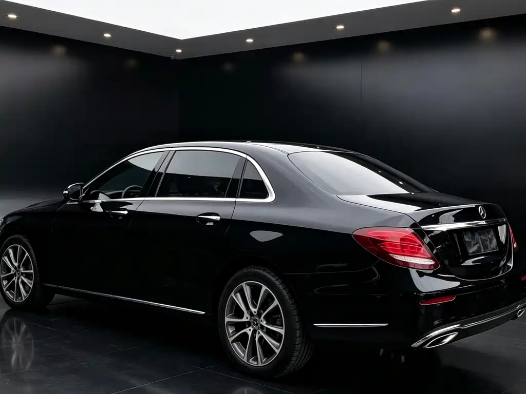 Mercedes-Benz E-Class — миниатюра 6