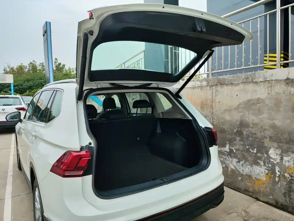 Volkswagen Tiguan L — миниатюра 19
