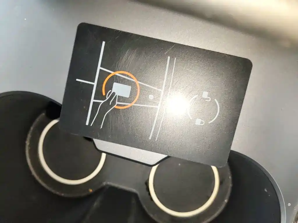 Tesla Model Y — миниатюра 9