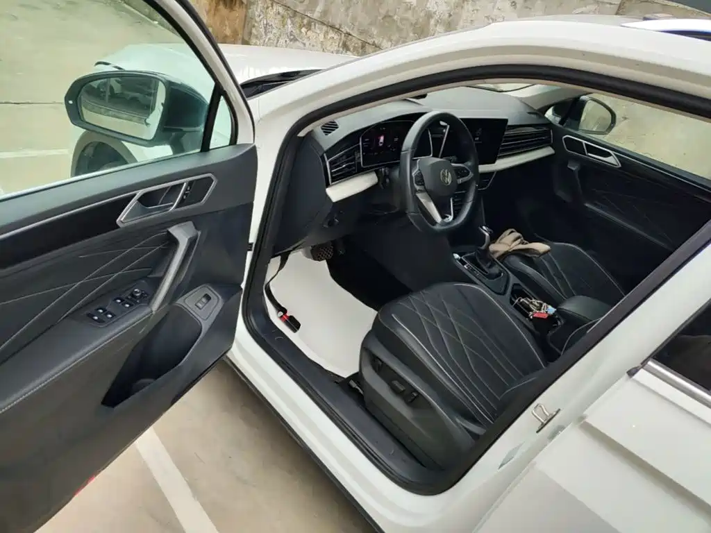 Volkswagen Tiguan L — миниатюра 16