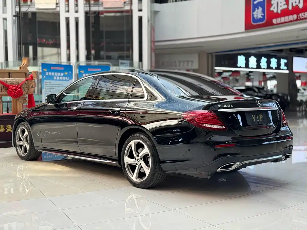 Mercedes-Benz E-Class — миниатюра 7