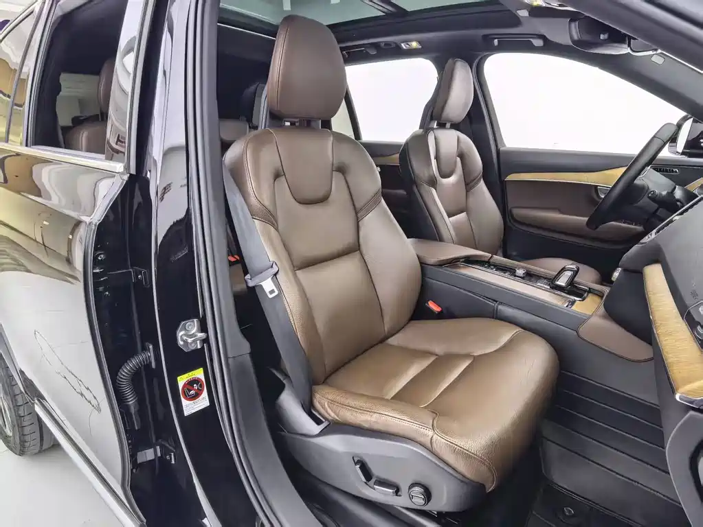 Volvo XC90 — миниатюра 8
