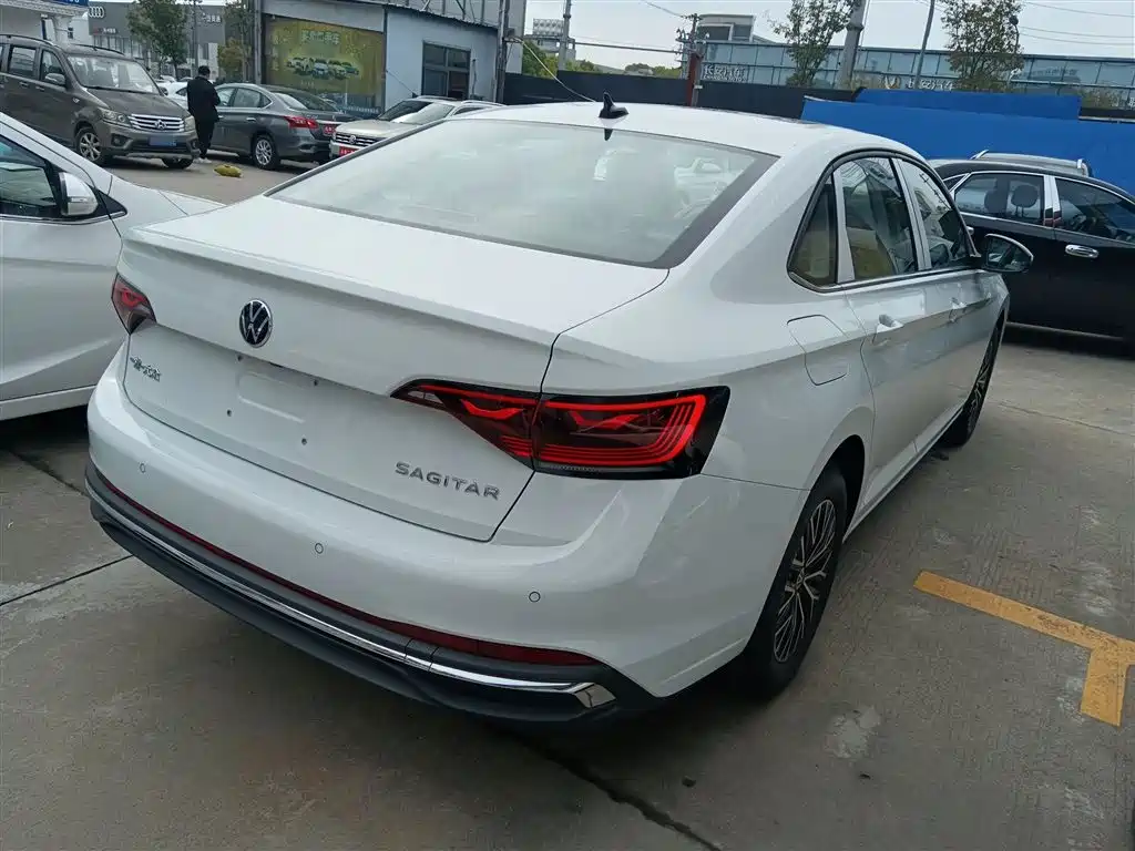 Volkswagen Sagitar 2025 200TSI DSG