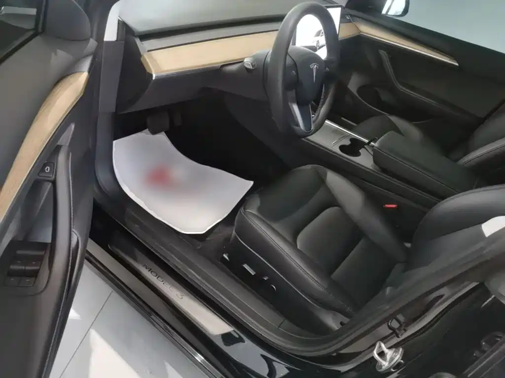 Tesla Model 3 — миниатюра 16