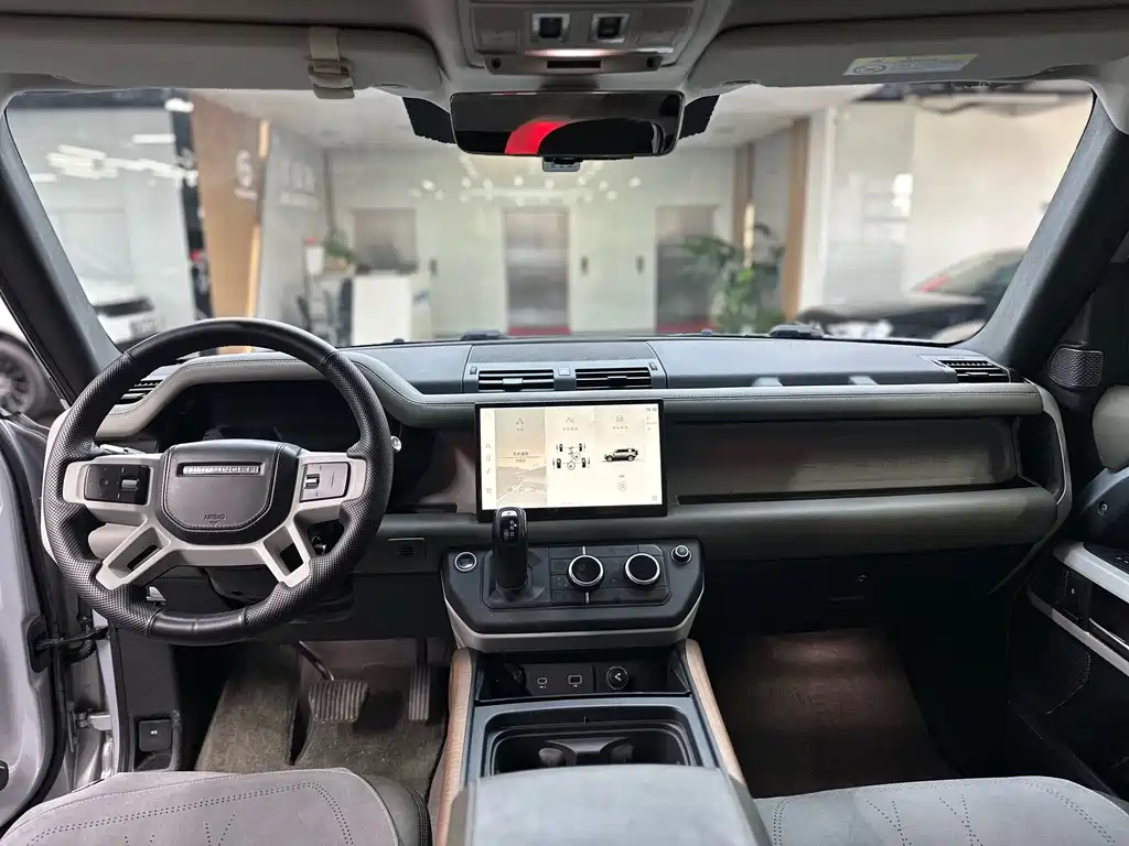 Land Rover Defender — миниатюра 7