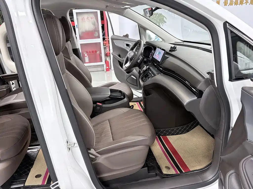 Roewe iMAX8 — миниатюра 10