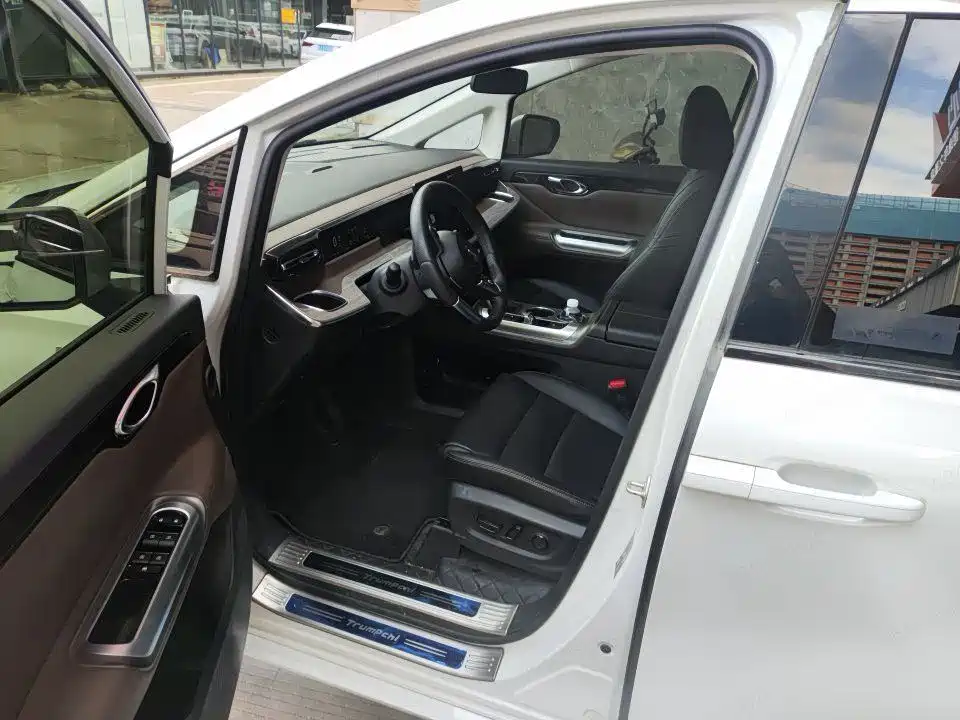 GAC Motor Trumpchi E8 PHEV — миниатюра 4