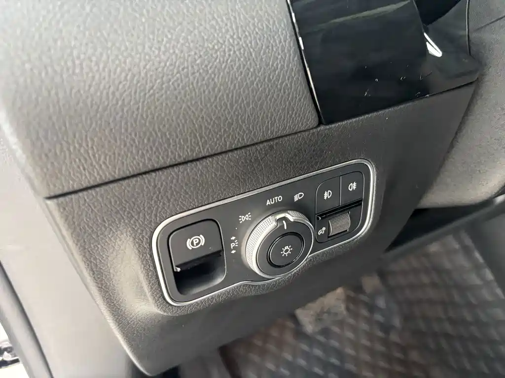 Mercedes-Benz GLA — миниатюра 11