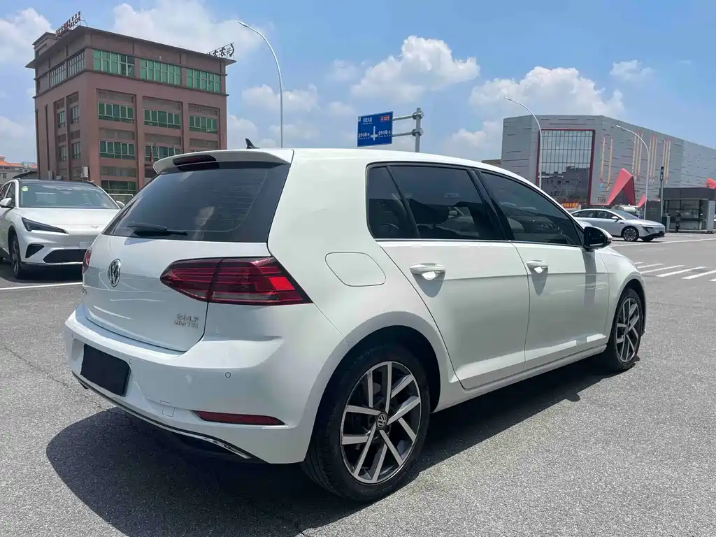 Volkswagen Golf — миниатюра 6