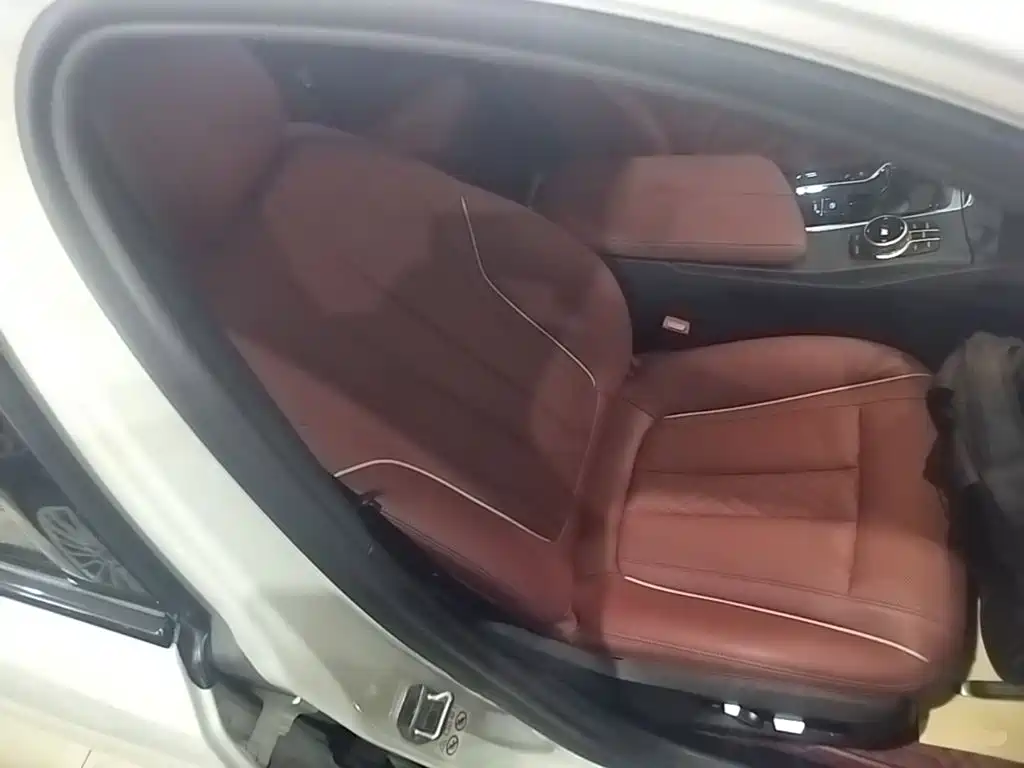 BMW 5 Series New Energy — миниатюра 25