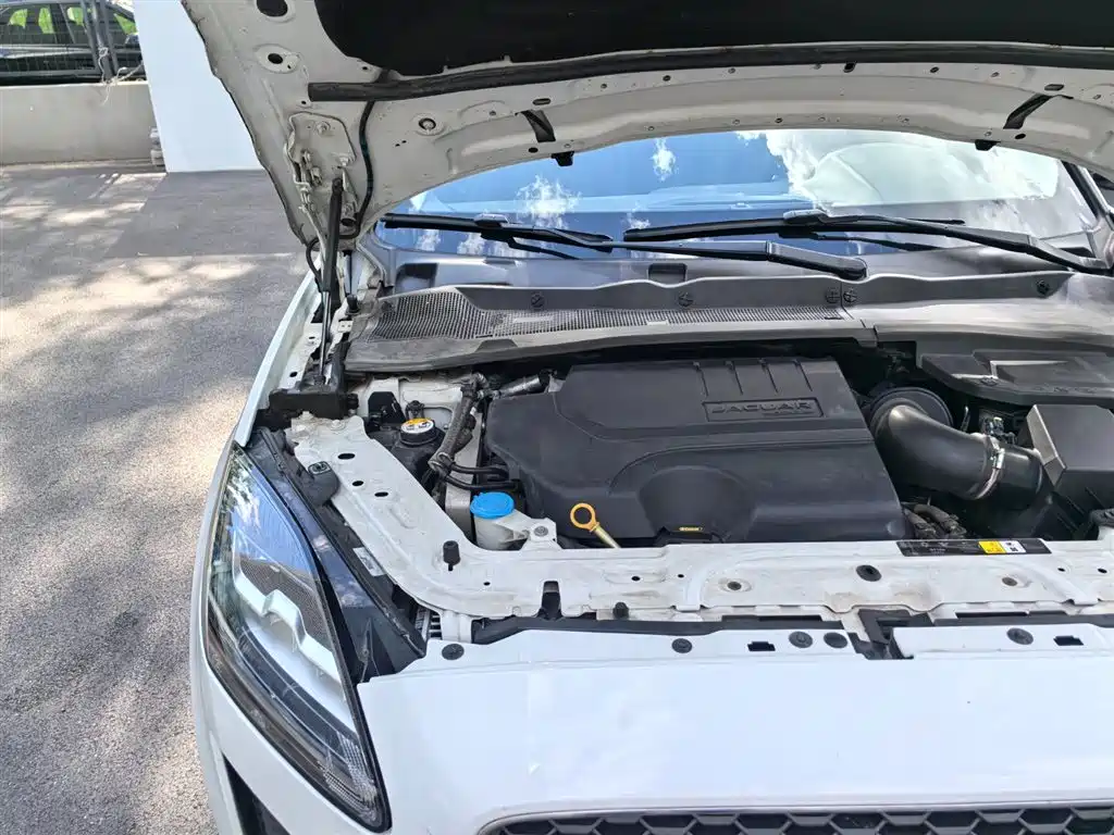 Jaguar E-PACE — миниатюра 19