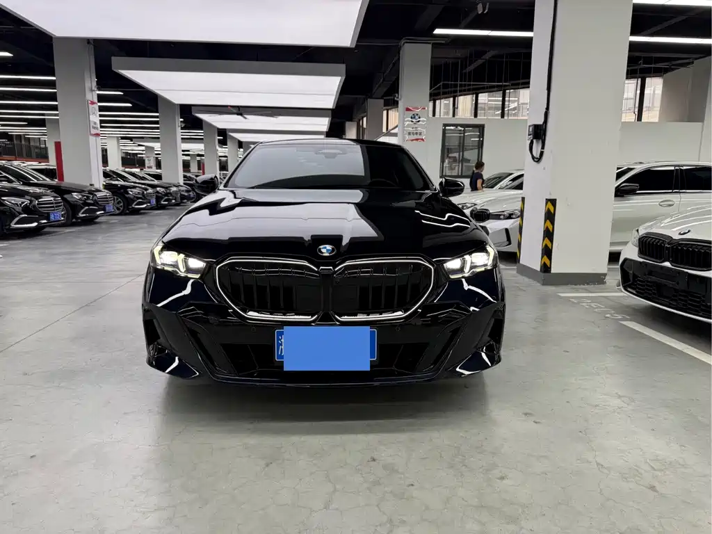 BMW 5 Series — миниатюра 2