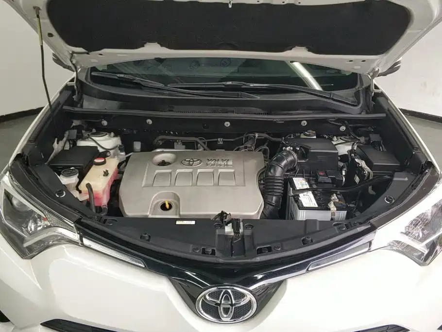 Toyota RAV4 — миниатюра 10