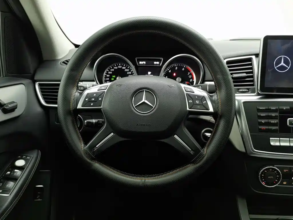Mercedes-Benz M-Class — миниатюра 11