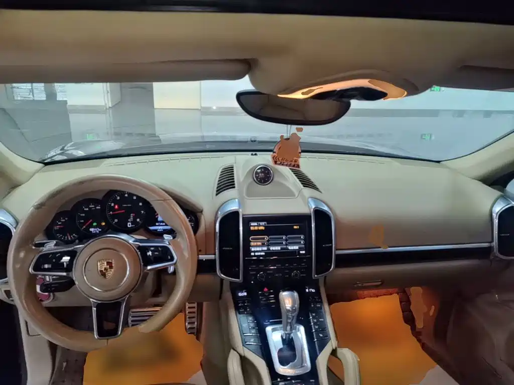 Porsche Cayenne — миниатюра 10