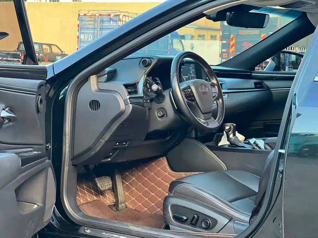 LEXUS  ES
